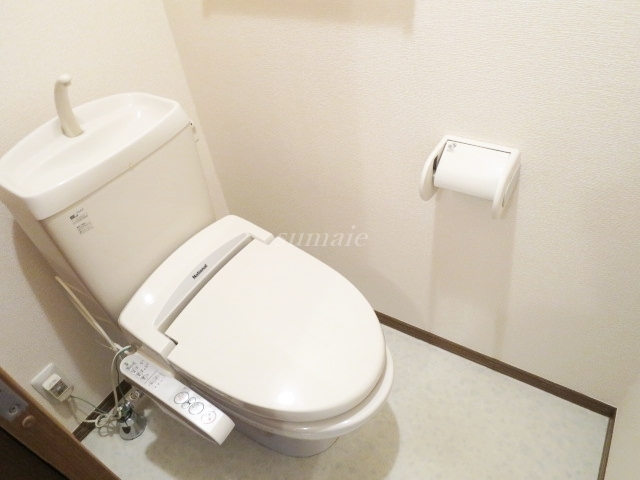 トイレ　温水洗浄機能付きトイレです☆