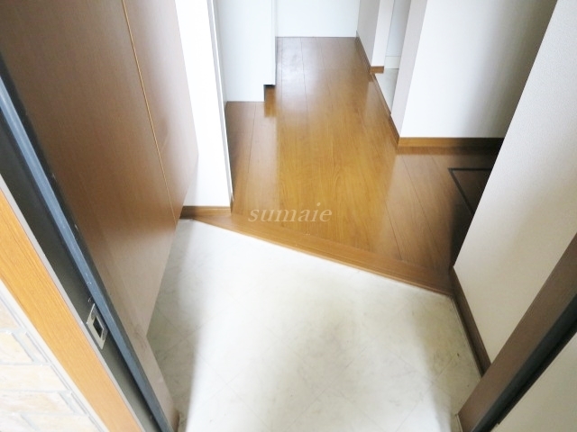 玄関　反転タイプのお部屋の写真です。