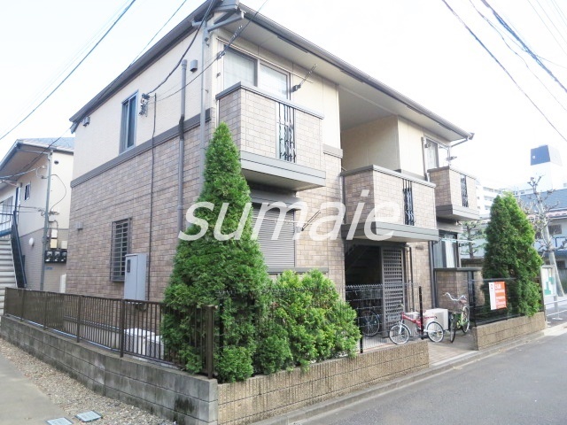 建物外観　緑が映える外観です♪