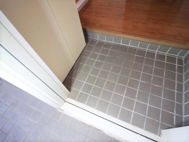 玄関　※別号室の写真となります。