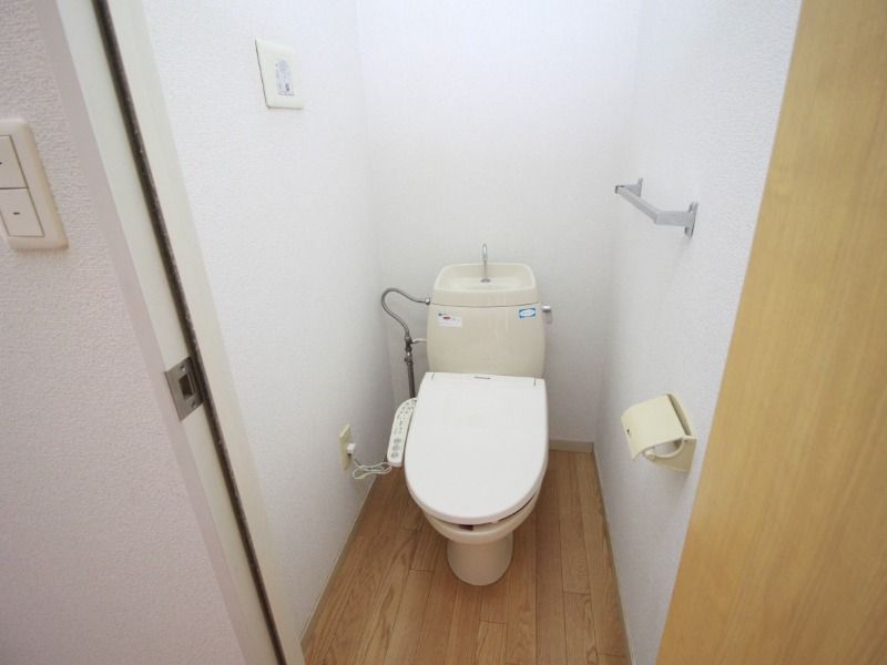 トイレ　※別号室の写真となります。