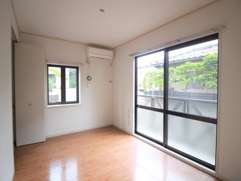 居室・リビング　※別号室の写真となります。