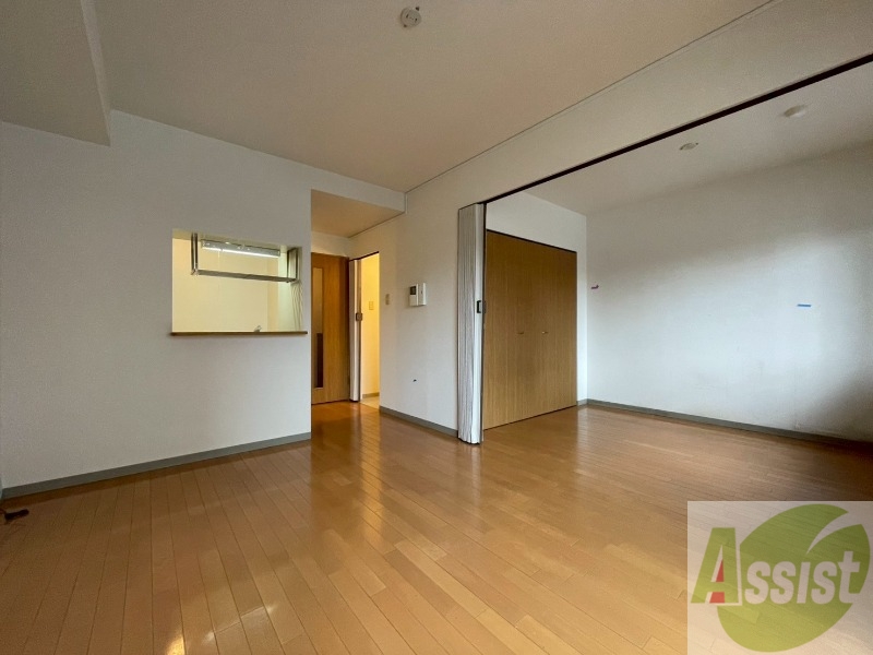 居室・リビング　リビングを別角度から撮ってみました。家具の配置もしやすそう。