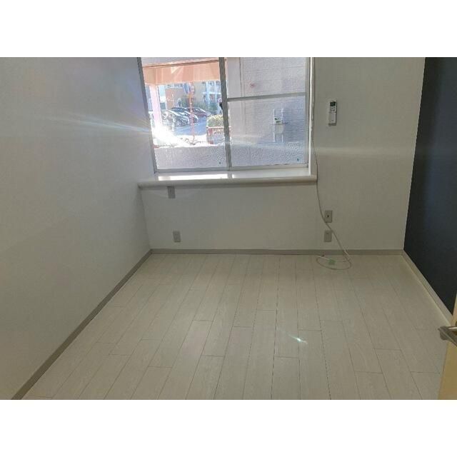 居室・リビング　参考写真（同物件別部屋）