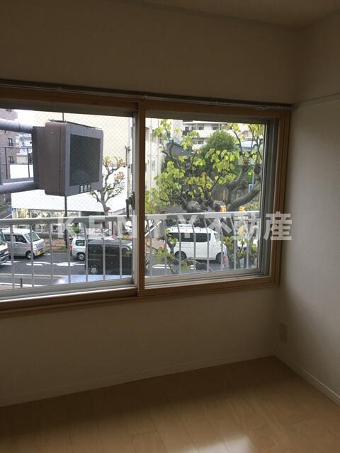 その他部屋・スペース　落ち着いた色調の寝室です