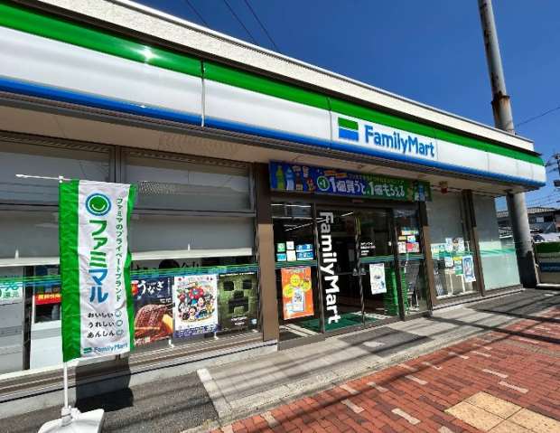 コンビニ　ファミリーマート宗像田久４丁目店（コンビニ）まで562m