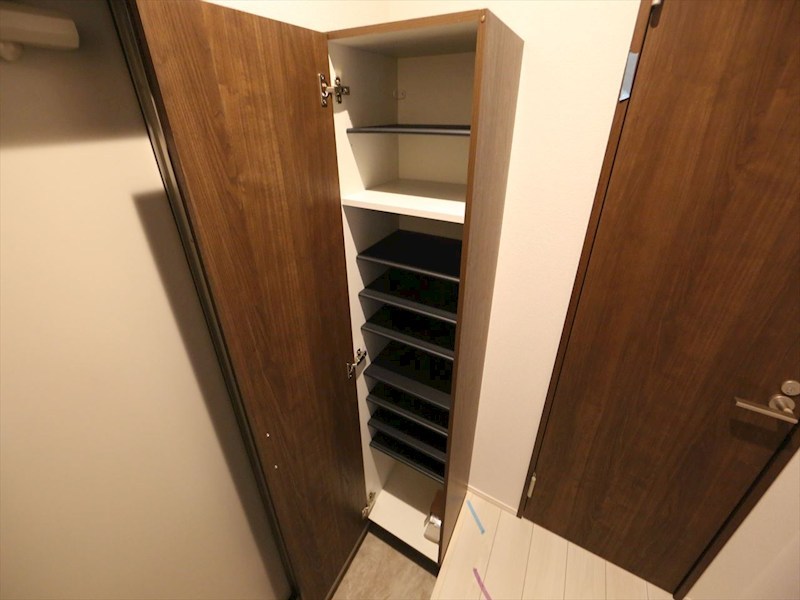 玄関　玄関　シューズボックス付（収納充実してます）　同仕様写真