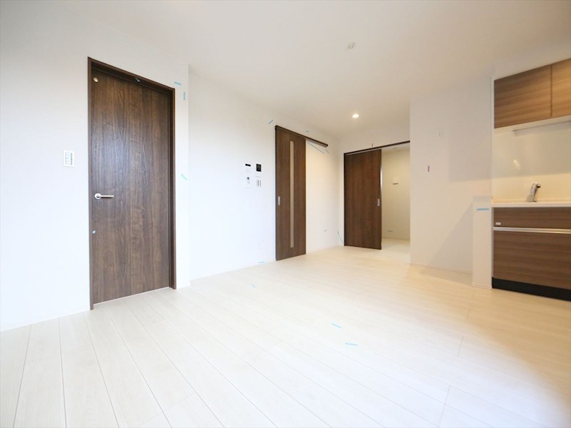 居室・リビング　ＬＤＫ10.5帖　システムキッチン　エアコン完備　同仕様写真