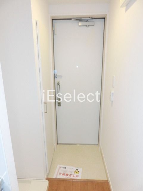 玄関　トールタイプのシューズＢＯＸがございます。