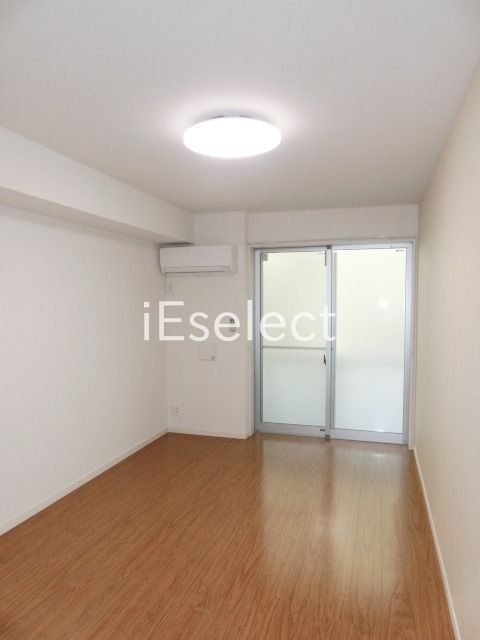 居室・リビング　広々８．４帖のお部屋です。