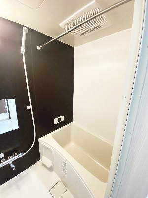 バス・シャワールーム　コンパクトで使いやすいお風呂です