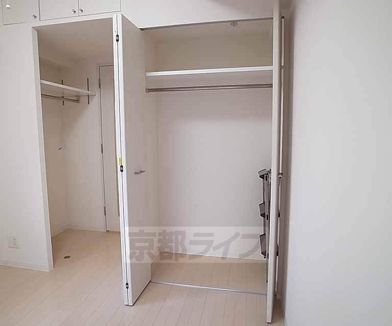 収納　収納スペースは室内に３箇所もあります。