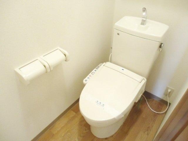 トイレ　※同タイプ部屋の写真です。