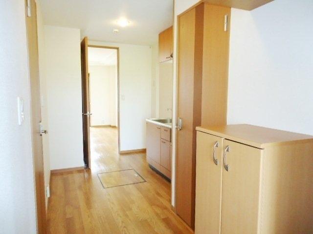 玄関　※同タイプ部屋の写真です。