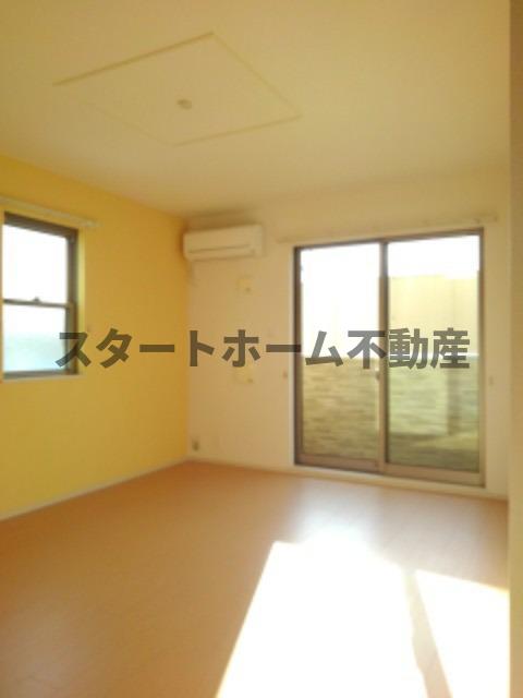 居室・リビング　こちらのリビングで趣味の時間をお楽しみください