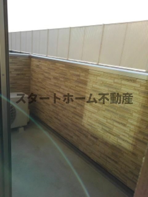 バルコニー　陽当たり良好なバルコニーです