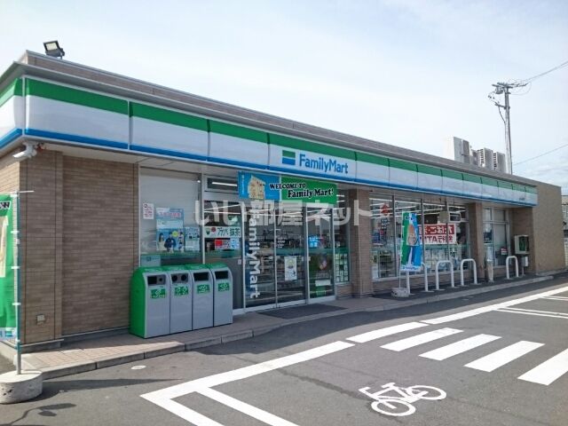 コンビニ　ファミリーマート豊川御油町店（コンビニ）まで581m