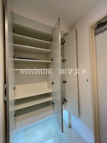 玄関　※建物内別間取参考写真