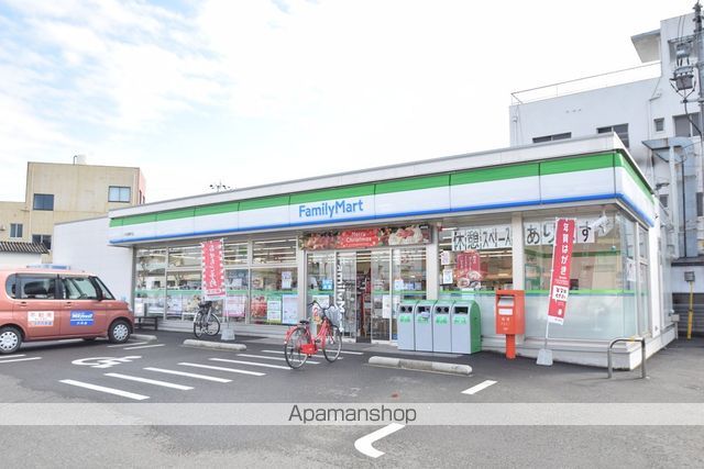 コンビニ　ファミリーマート（コンビニ）まで831m