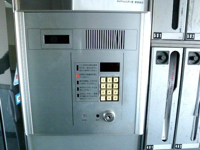 エントランス　オートロック付きです。