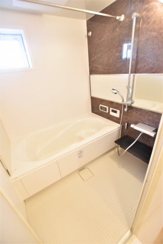 バス・シャワールーム　同物件、別物件の写真となります。ご参考までにご覧ください。