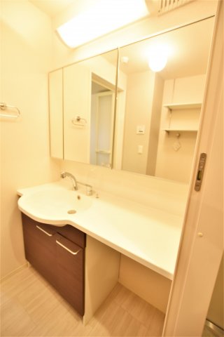 洗面設備　同物件、別物件の写真となります。ご参考までにご覧ください。