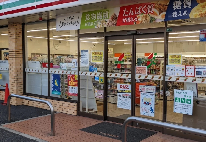 コンビニ　セブンイレブン川口前川4丁目店（コンビニ）まで324m