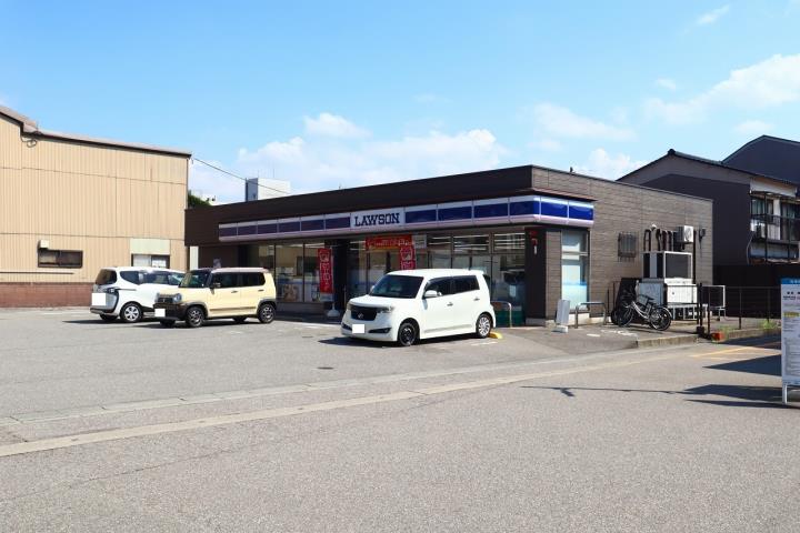 コンビニ　ローソン 金沢芳斉二丁目店（コンビニ）まで892m