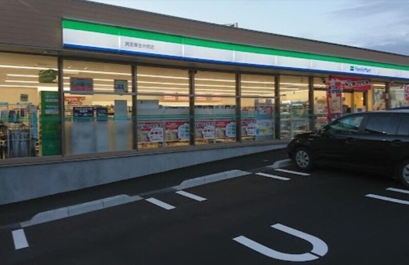 コンビニ　ファミリーマート箕面粟生外院店（コンビニ）まで731m