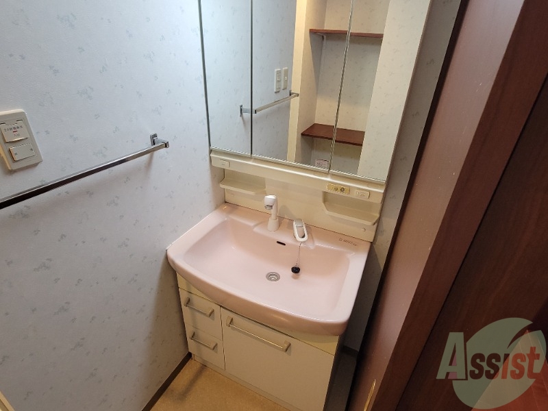 洗面設備　洗面台もありますので朝の準備はこちらから。