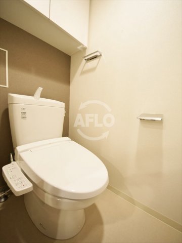 トイレ　プレサンス心斎橋ニスト　温水洗浄便座