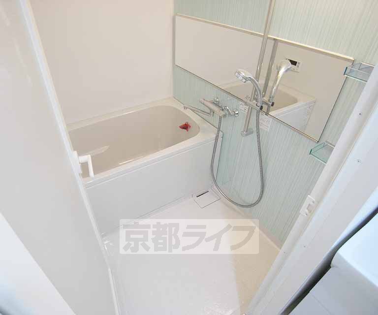 バス・シャワールーム　ゆったりと浸かれそうですね。