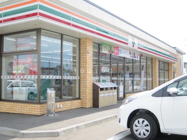 コンビニ　セブンイレブン　有明町（コンビニ）まで322m