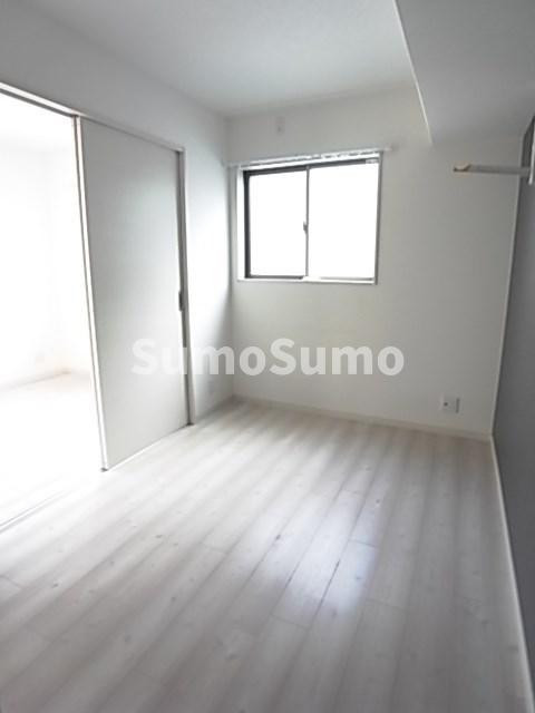 その他部屋・スペース　広くて明るい寝室