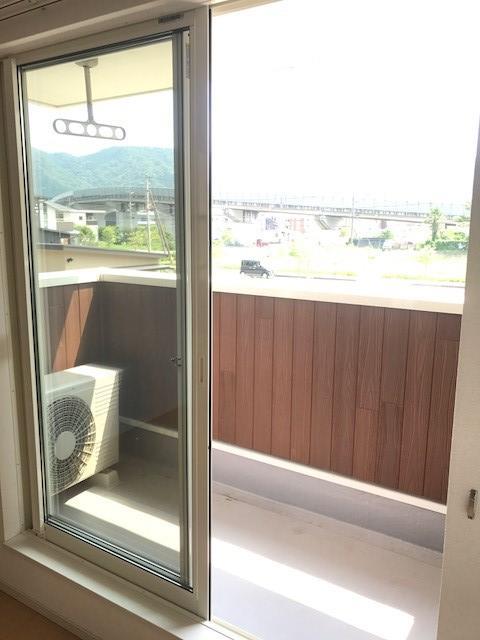 トイレ　ベランダ