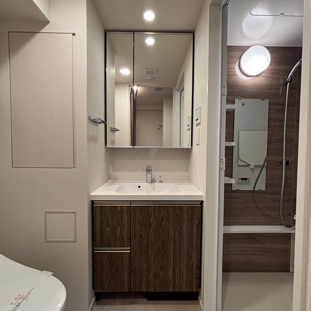 洗面設備　※写真は同タイプ住戸です。