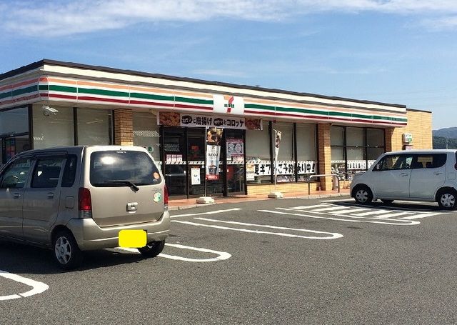 コンビニ　セブンイレブン（コンビニ）まで550m