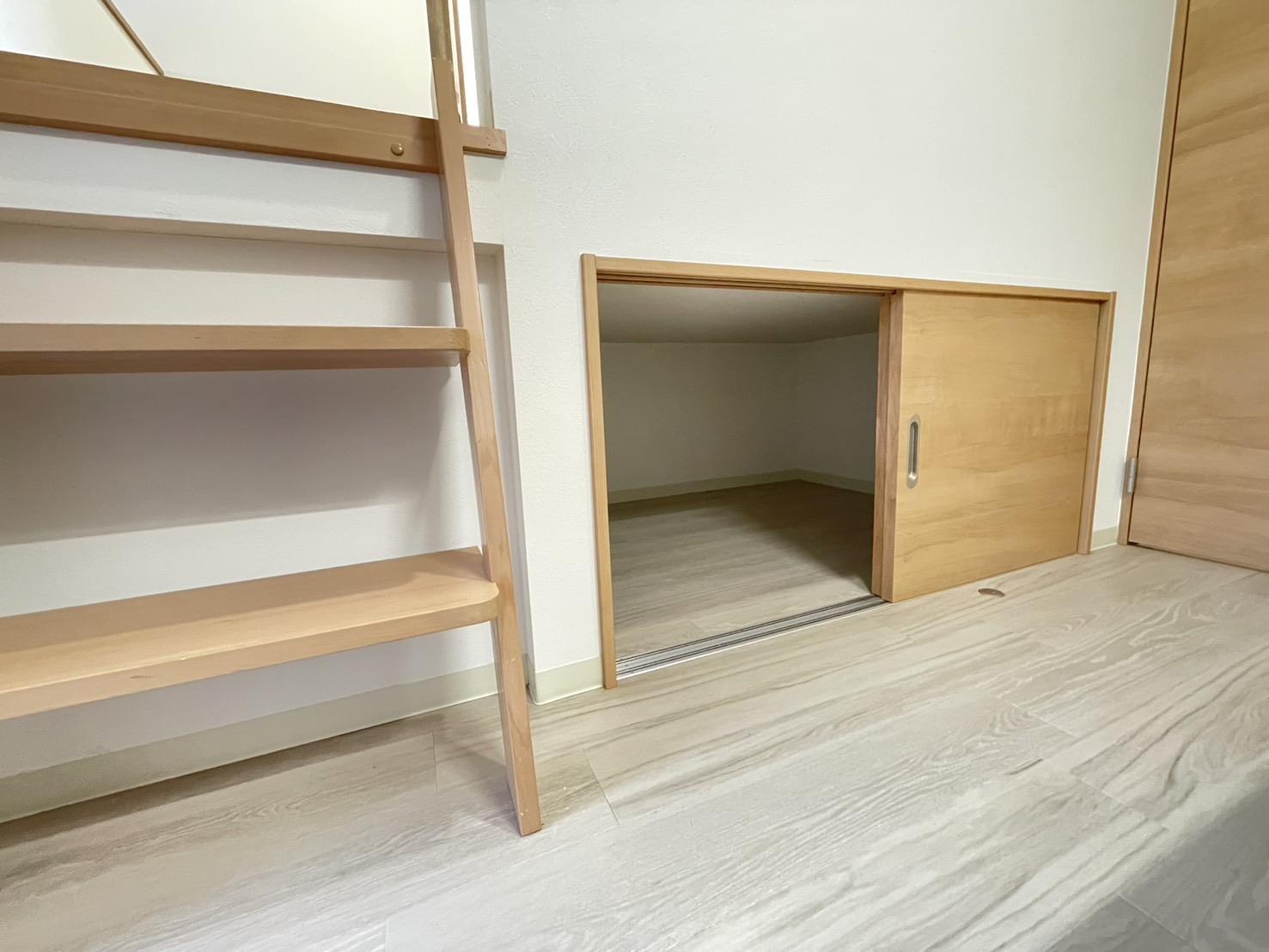 その他設備　季節ものなどを仕舞えるキャビンスペースの下の収納です