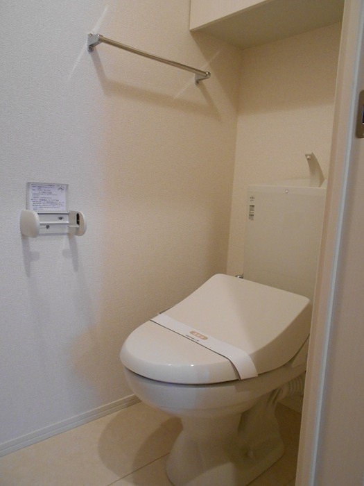 トイレ　温水洗浄便座です。