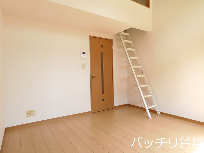 居室・リビング　別号室タイプの為、現状を優先致します。