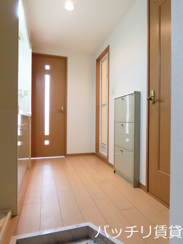 玄関　別号室タイプの為、現状を優先致します。