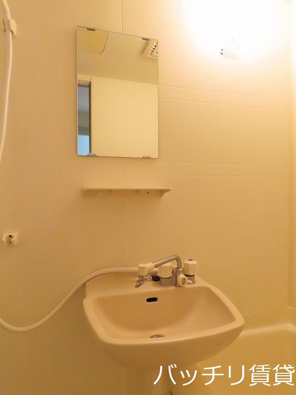 洗面設備　別号室タイプの為、現状を優先致します。
