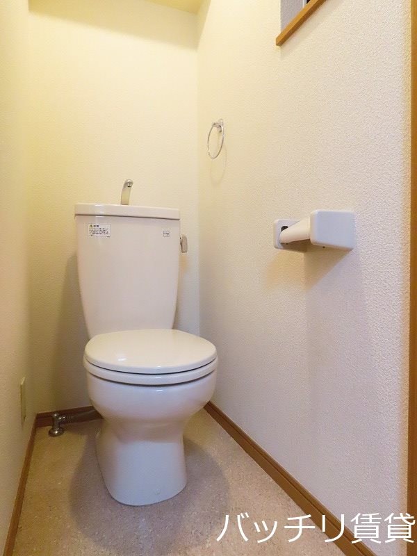 トイレ　別号室タイプの為、現状を優先致します。