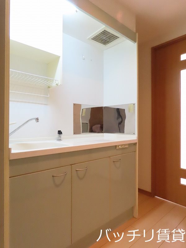 キッチン　別号室タイプの為、現状を優先致します。