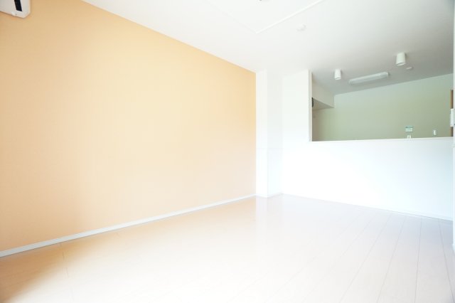 居室・リビング　※同物件・同タイプの写真です。(※写真は中部屋です。)