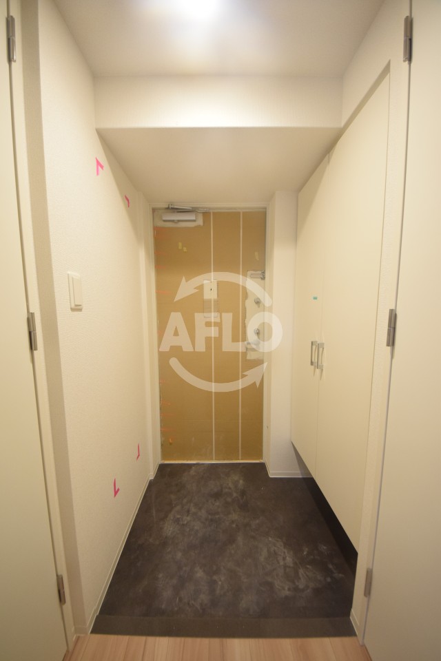 玄関　セレニテ本町東リアン　玄関