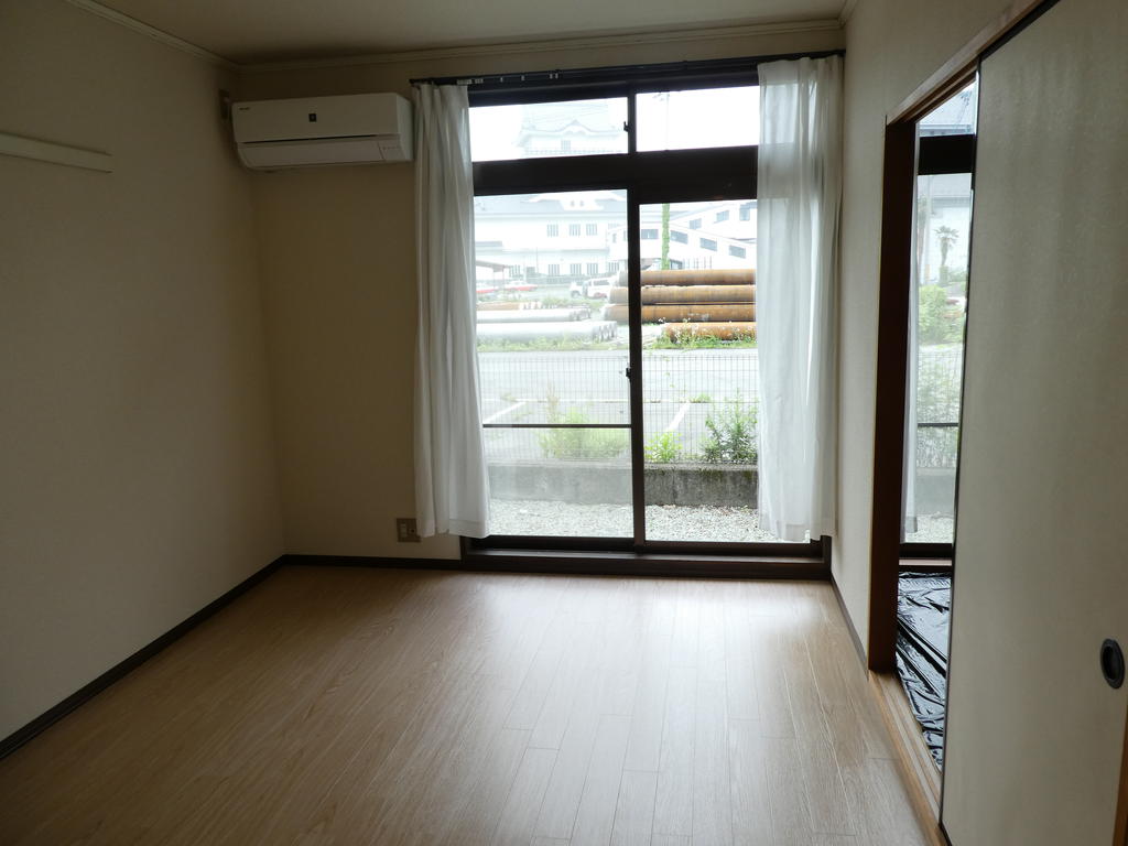 居室・リビング　※室内写真・動画・パノラマは同物件別部屋のものです。