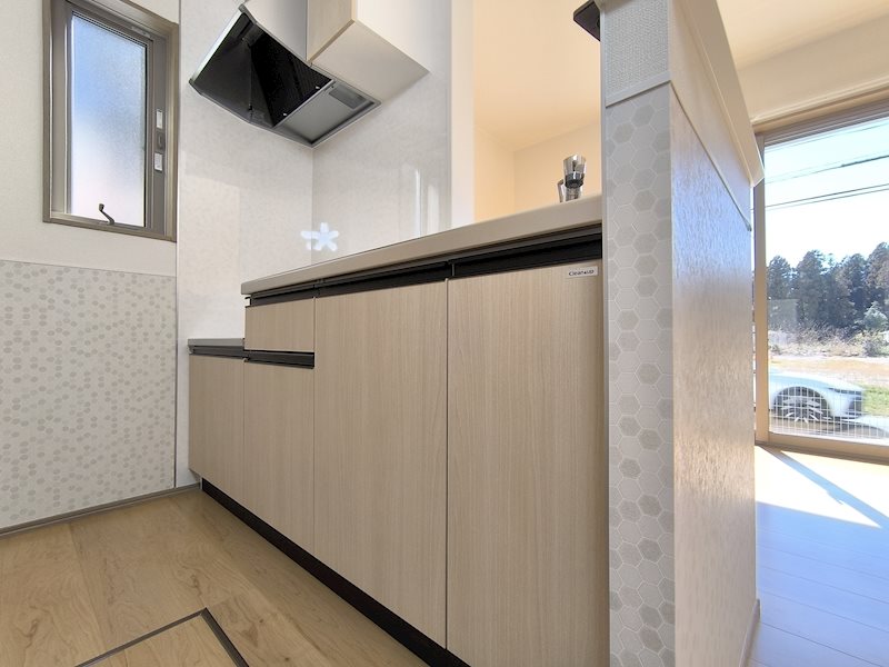 キッチン　※建築中画像（角部屋を例示）