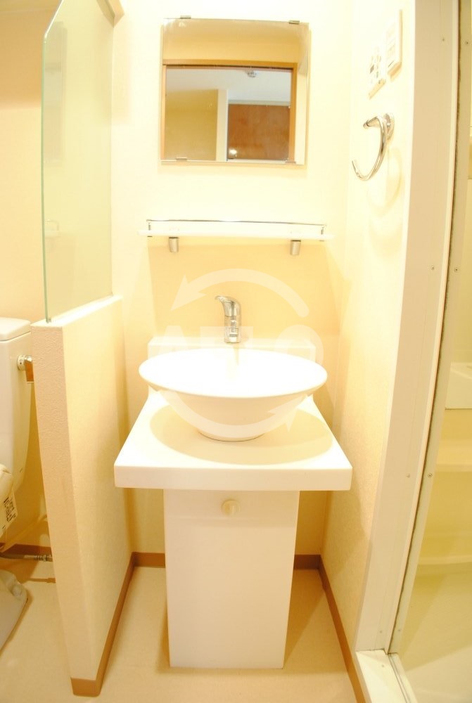 洗面設備　エスリード御堂筋梅田　独立洗面化粧台