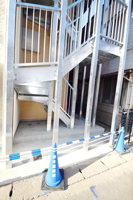 エントランス　★しっかり頑丈な階段♪★